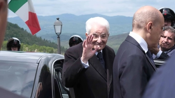 Mattarella, volo in elicottero fino a Rondine. Incontro con i ragazzi a porte chiuse