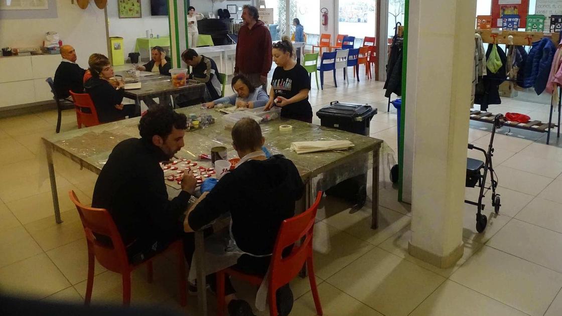 https://www.lanazione.it/image-service/view/acePublic/alias/contentid/Y2U0ZTAzZDctMTUwNS00/0/limpegno-sociale-della-crea-laboratori-attivita-teatro-e-arte-in-via-virgilio-indifferenti-mai.jpeg?f=16:9&w=1200&h=630