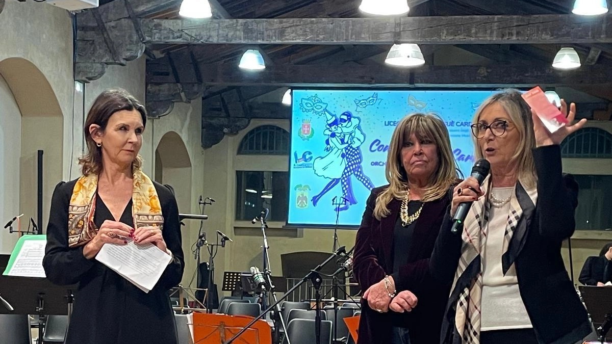 Da diversi mesi le socie del Soroptimist Club portano tra gli studenti delle scuole cittadine la cultura del rispetto per le donne e i segnalibri Da diversi mesi le socie del Soroptimist Club portano tra gli studenti delle scuole cittadine la cultura del rispetto per le donne e i segnalibri
