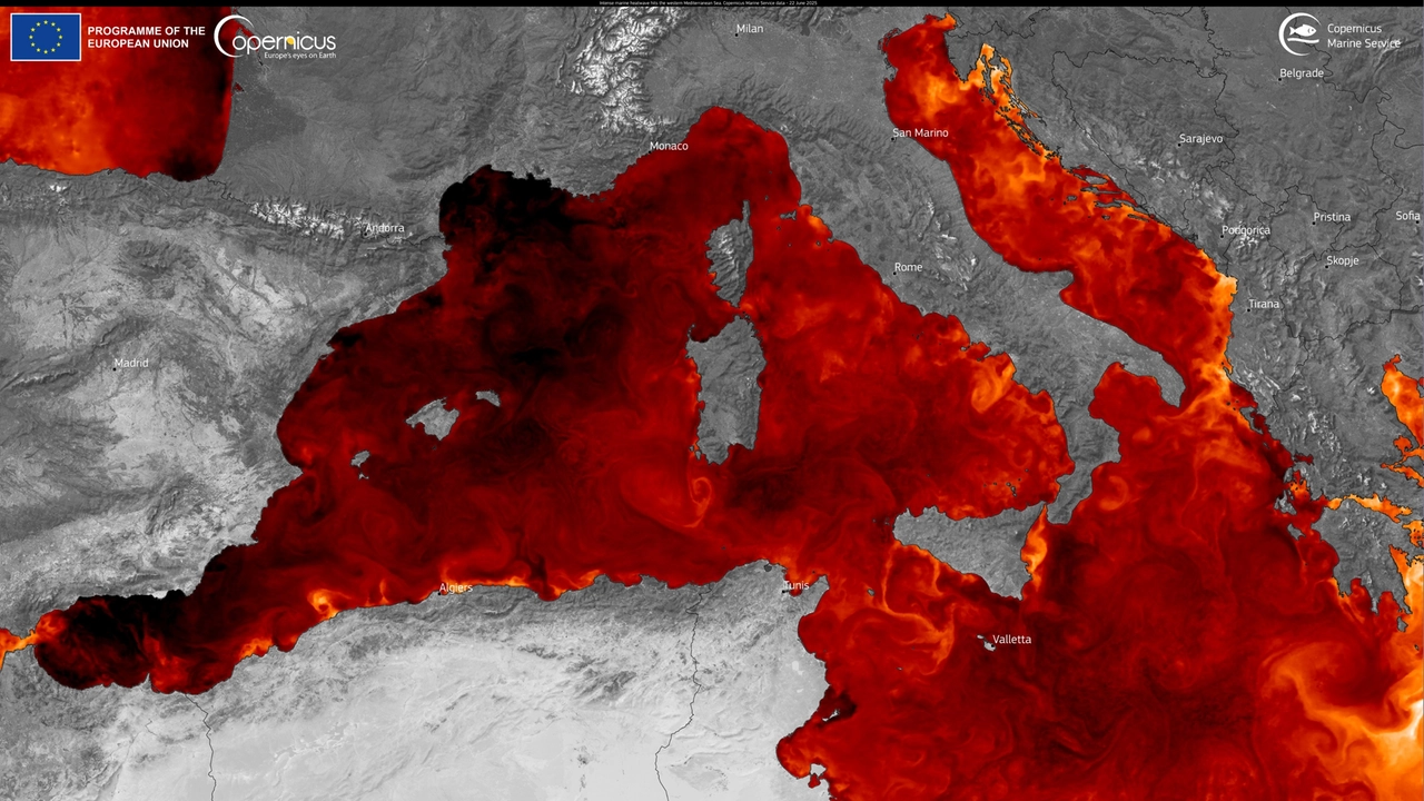 Il carburante per temporali forti, mare troppo caldo: Mediterraneo come a fine agosto, rischio fenomeni estremi