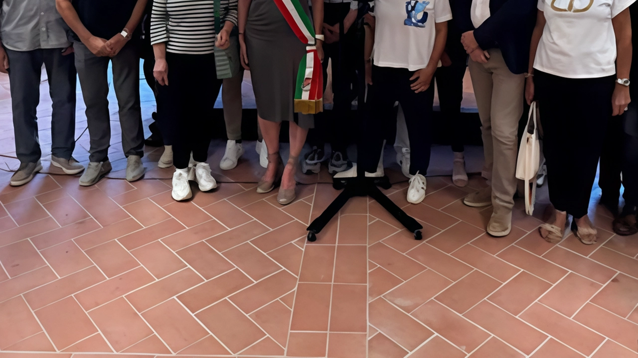 La cerimonia per la donazione