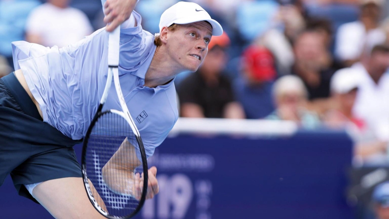 Jannik Sinner ha battuto il francese Adrian Mannarino agli ottavi di finale del Wta 1000 di Cincinnati per 6-4 7-6...