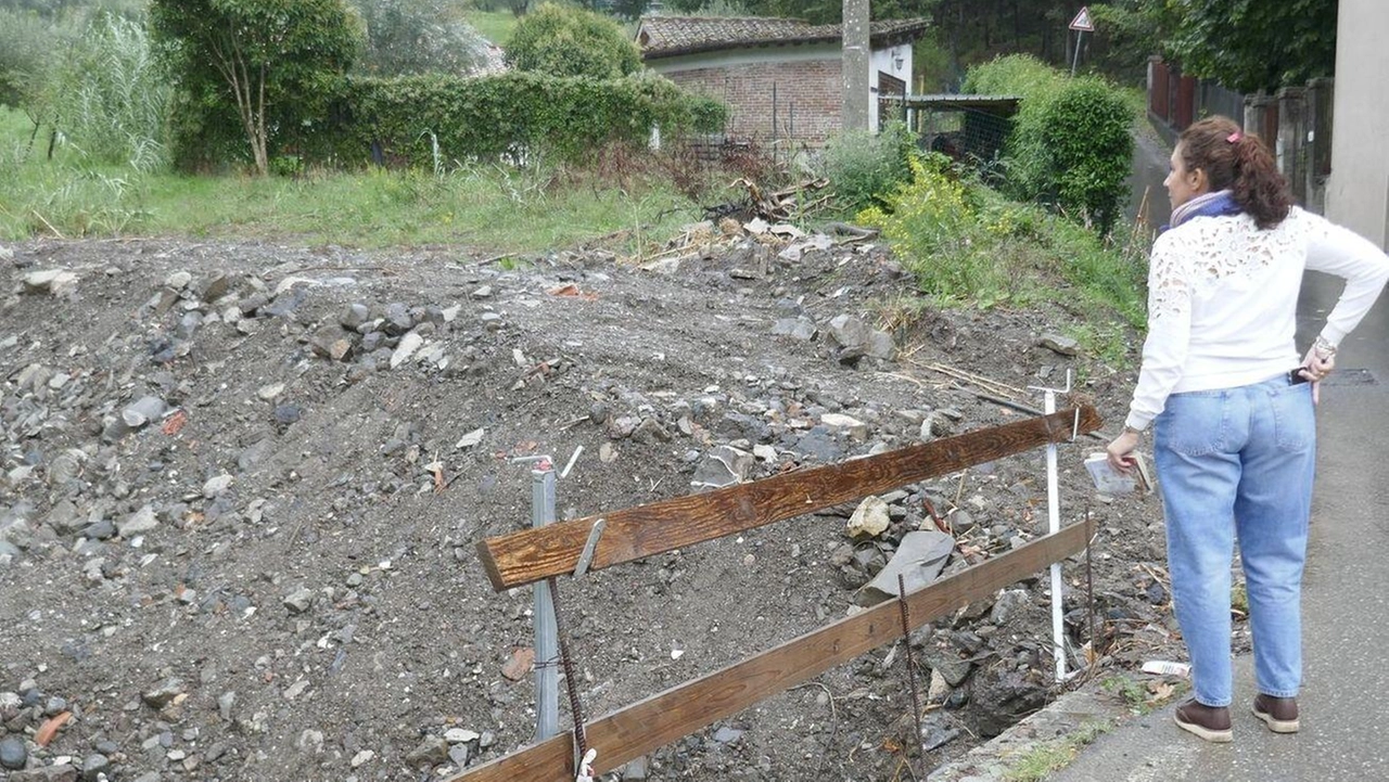Il ponte sulla Bardena verso Cerreto aspetta. una sistemazione sicura (foto Attalmi) Il ponte sulla Bardena verso Cerreto aspetta. una sistemazione sicura (foto Attalmi)