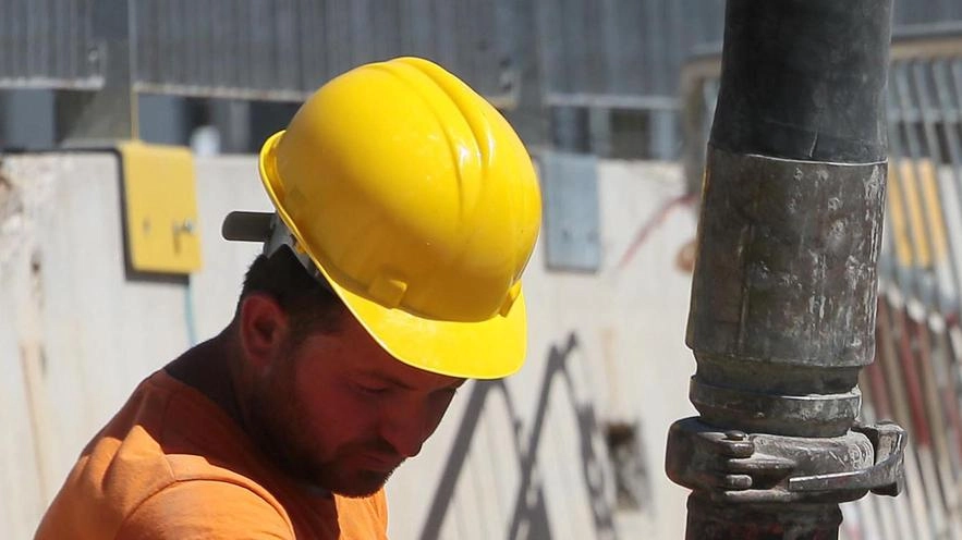 Il provvedimento impone lo stop in caso di calore intenso. Le organizzazioni rilanciano chiedendo più garanzie. "Tanti altri settori a rischio. E servono certezze sulla cassa". Il provvedimento impone lo stop in caso di calore intenso. Le organizzazioni rilanciano chiedendo più garanzie. "Tanti altri settori a rischio. E servono certezze sulla cassa".
