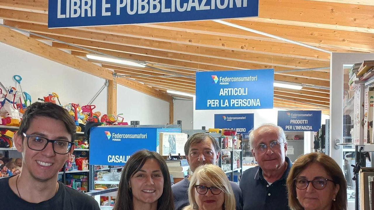 Il Centro del Riuso di Ellera fino al 14 dicembre diventa una sorta di Villaggio di Babbo Natale dove trovare idee per regali originali e sostenibili Il Centro del Riuso di Ellera fino al 14 dicembre diventa una sorta di Villaggio di Babbo Natale dove trovare idee per regali originali e sostenibili