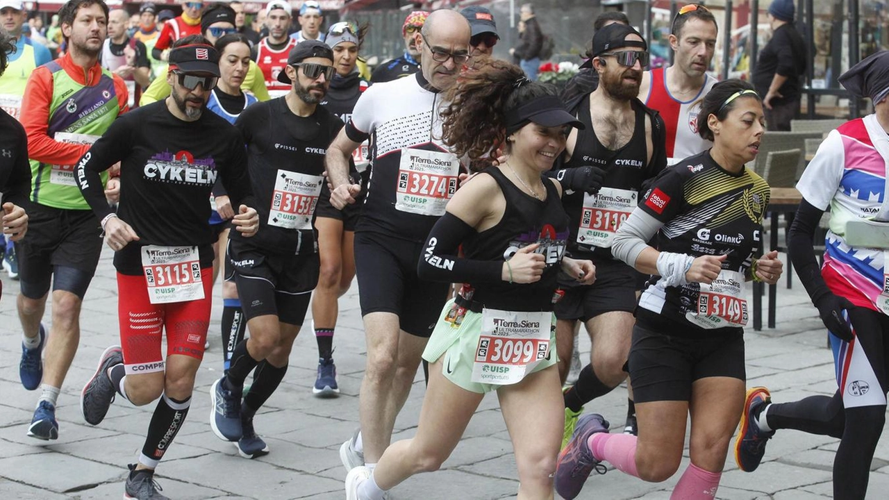 Un tiepido sole ha salutato gli oltre mille partecipanti alla ‘Terre di Siena Ultramarathon’ giunta alla decima edizione con la...