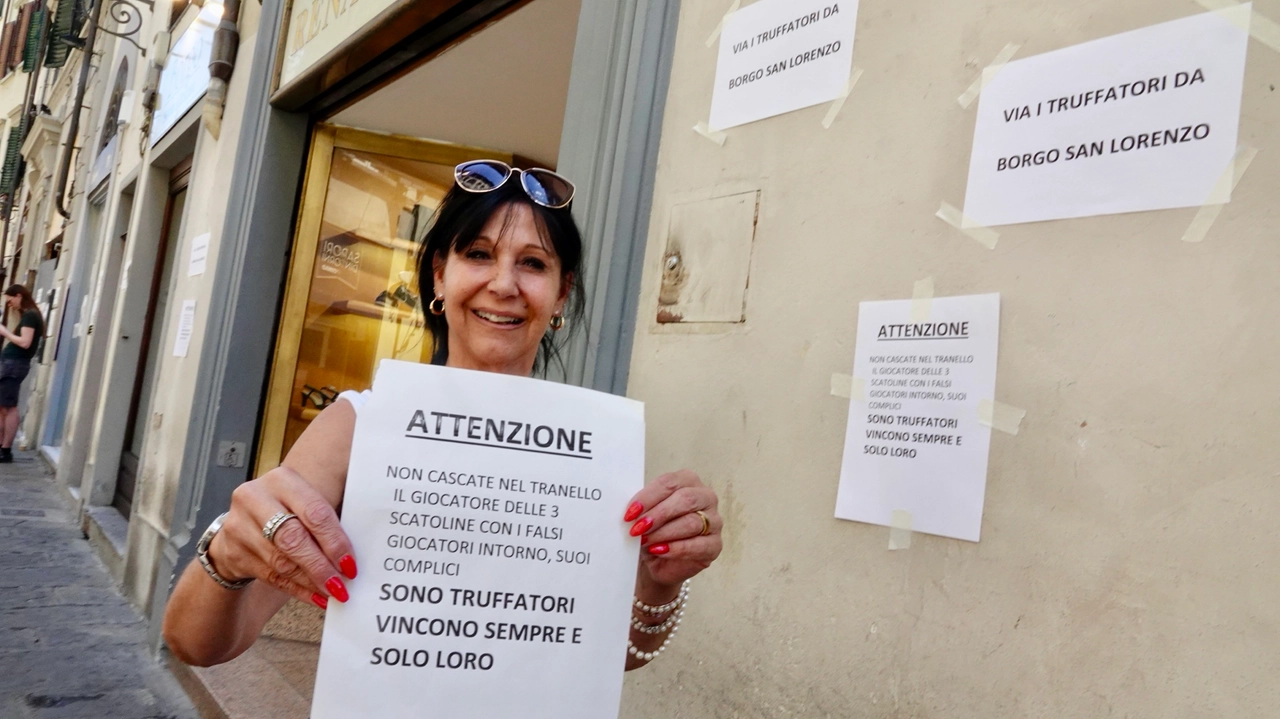 Borgo San Lorenzo, i manifesti contro la truffa delle tre carte (Foto Gianluca Moggi/New Press Photo) Borgo San Lorenzo, i manifesti contro la truffa delle tre carte (Foto Gianluca Moggi/New Press Photo)