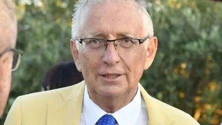 Sarà Claudio Sottili a condurre le serate promosse allo spazio Agorà da «Marina eventi» Lo storico presentatore festeggerà 50 anni di carriera in radio e tv