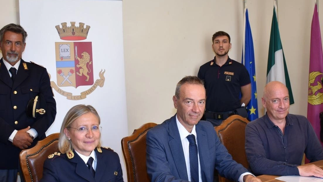 Il protocollo è stato firmato dalla dirigente regionale per sicurezza cibernetica La Spina e dal consigliere delegato dell’azienda Giovanni Neri alla presenza del questore Angeloni. Il protocollo è stato firmato dalla dirigente regionale per sicurezza cibernetica La Spina e dal consigliere delegato dell’azienda Giovanni Neri alla presenza del questore Angeloni.