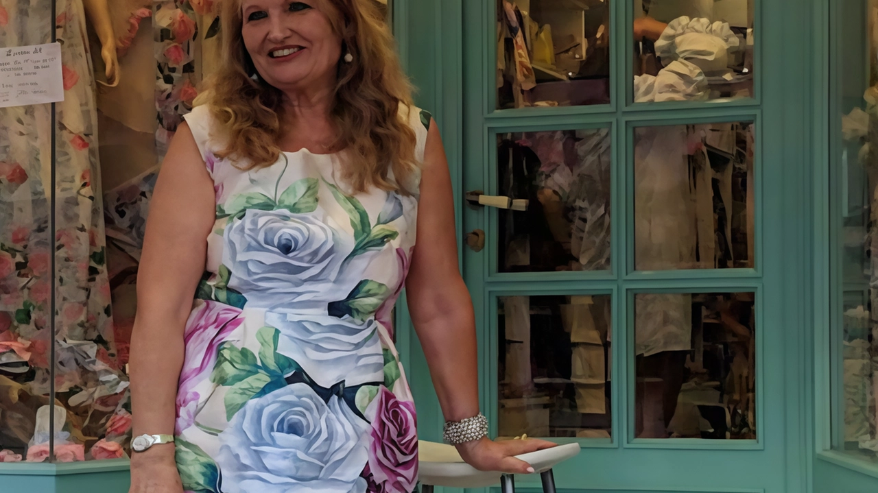 Elisabetta Polacci dopo 46 anni lascia il fondo storico su via Carducci specializzato in beach wear, intimo e accessori artigianali Elisabetta Polacci dopo 46 anni lascia il fondo storico su via Carducci specializzato in beach wear, intimo e accessori artigianali
