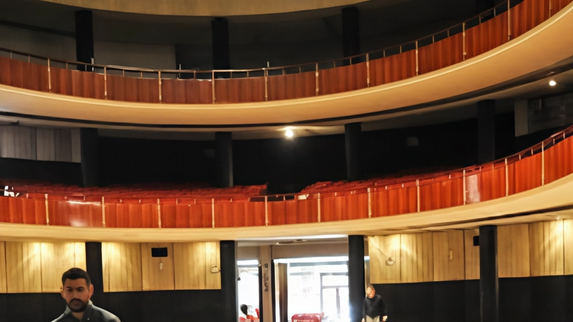 Il cinema-teatro Turreno a Perugia si prepara alla riapertura dopo anni di chiusura. Lavori in corso per la Turrenetta e adeguamenti per minimizzare l'impatto sulle attività circostanti. Il cinema-teatro Turreno a Perugia si prepara alla riapertura dopo anni di chiusura. Lavori in corso per la Turrenetta e adeguamenti per minimizzare l'impatto sulle attività circostanti.