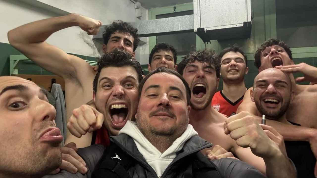 Grande gioia per i ragazzi di Santolamazza dopo la vittoria sul Colle Val d’Elsa Grande gioia per i ragazzi di Santolamazza dopo la vittoria sul Colle Val d’Elsa