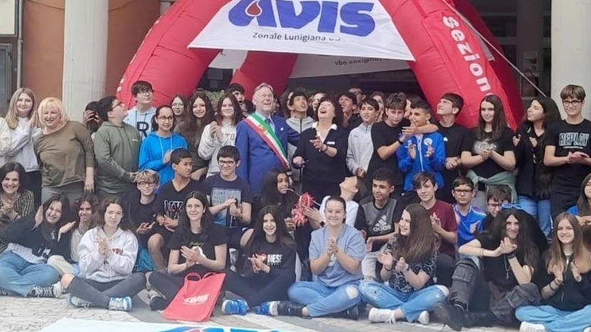 Gruppo Avis comunale di Aulla durante una manifestazione Gruppo Avis comunale di Aulla durante una manifestazione