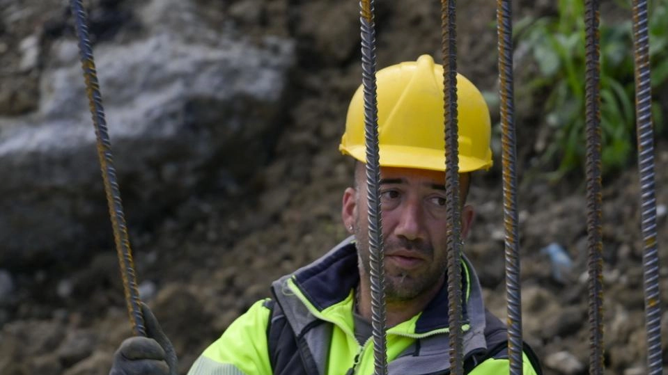 Un tratto di via di Castelfalfi è a quanto pare stato teatro di una frana. E con una determina pubblicata... Un tratto di via di Castelfalfi è a quanto pare stato teatro di una frana. E con una determina pubblicata...