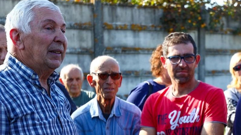 I residenti: "Dove sono le istituzioni? Qui non si è visto nessuno". Il sindaco Campatelli ha evidenziato la difficoltà di intervento. "Essere un’area di confine tra province e comuni diversi non aiuta". I residenti: "Dove sono le istituzioni? Qui non si è visto nessuno". Il sindaco Campatelli ha evidenziato la difficoltà di intervento. "Essere un’area di confine tra province e comuni diversi non aiuta".