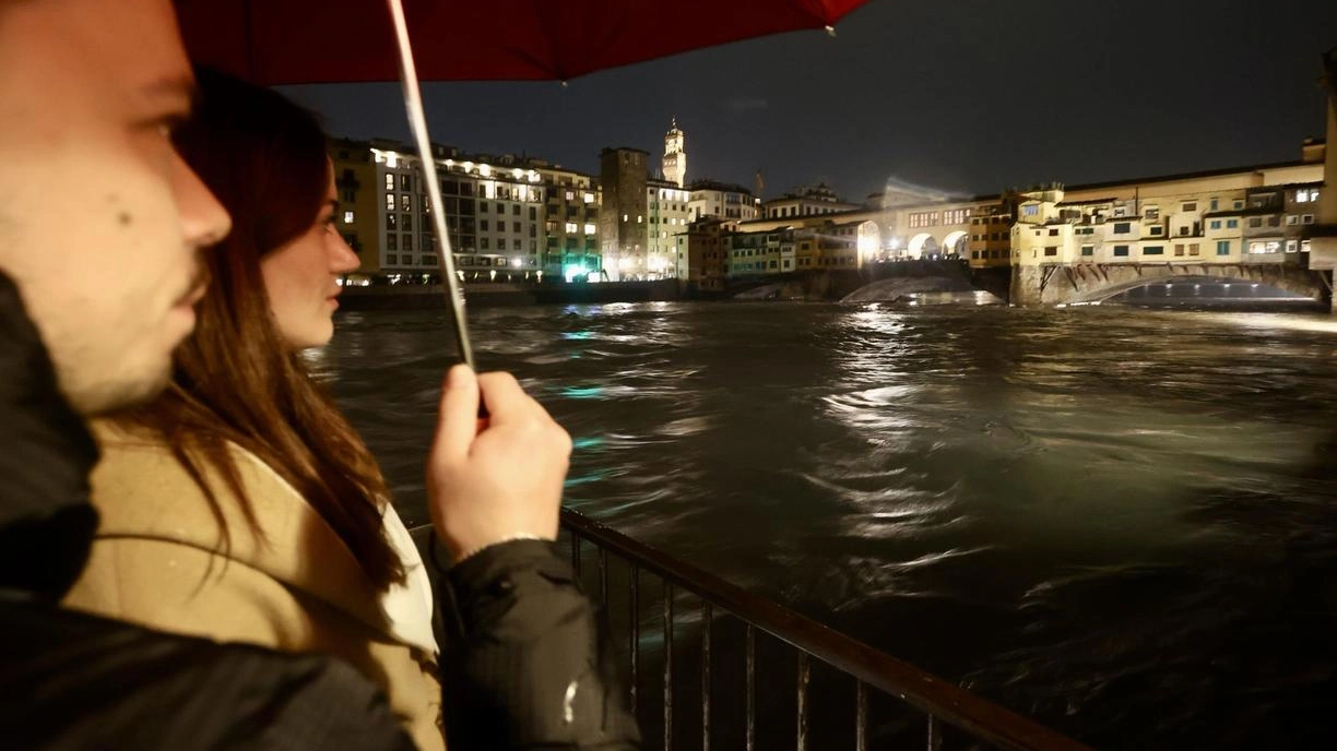 L’Arno in piena all’altezza del Ponte Vecchio durante lo scorso fine settimana