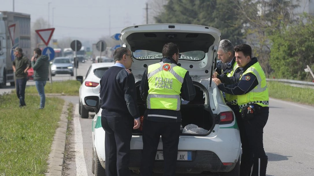 Nel mirino del consigliere comunale di minoranza le erogazioni per oltre 45 mila euro. come salario accessorio alla Polizia municipale tifernate Nel mirino del consigliere comunale di minoranza le erogazioni per oltre 45 mila euro. come salario accessorio alla Polizia municipale tifernate