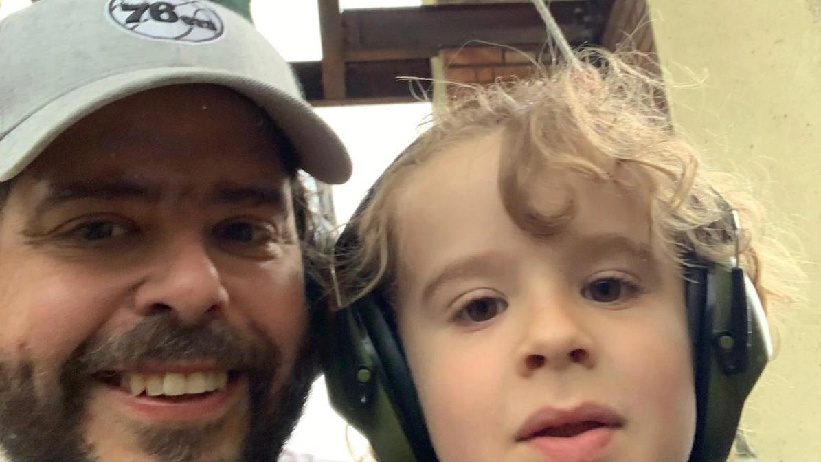 Il piccolo Renzo insieme al papà Diego Ragghianti Il piccolo Renzo insieme al papà Diego Ragghianti