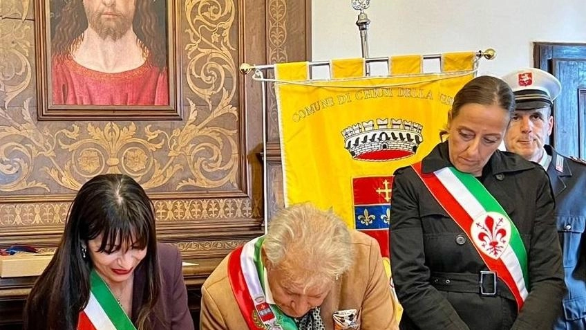 La firma del patto d’amicizia La firma del patto d’amicizia