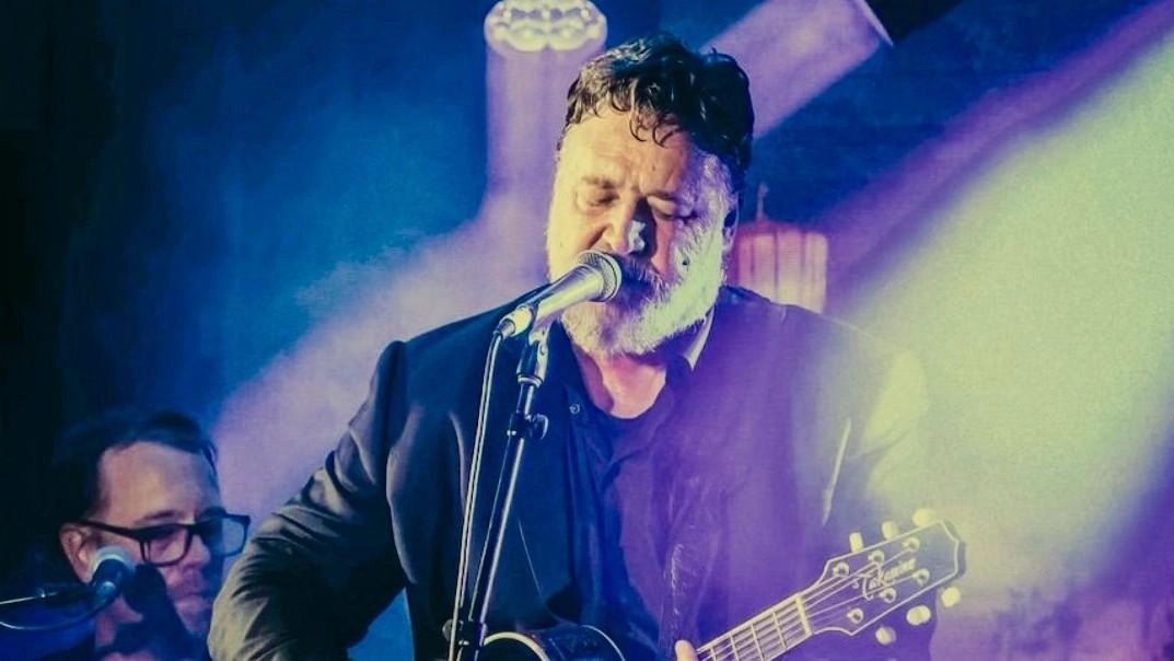 Russell Crowe insieme ai The Gentlemen Barbers e Lorraine O’Reill, concludono domani alla Spezia. la 56ª edizione del Festival. del Jazz Russell Crowe insieme ai The Gentlemen Barbers e Lorraine O’Reill, concludono domani alla Spezia. la 56ª edizione del Festival. del Jazz