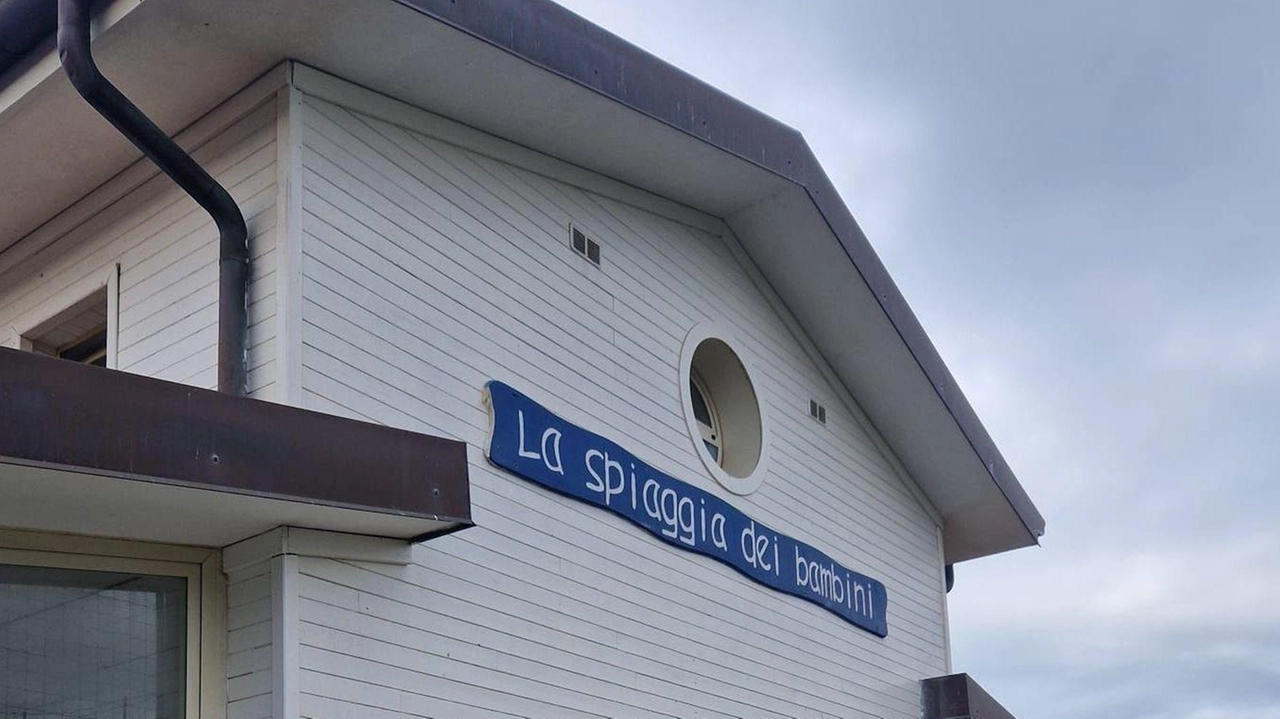 Al via i lavori di riqualificazione della Spiaggia dei Bambini. L’intervento prevede una serie di migliorie strutturali e ambientali, con... Al via i lavori di riqualificazione della Spiaggia dei Bambini. L’intervento prevede una serie di migliorie strutturali e ambientali, con...