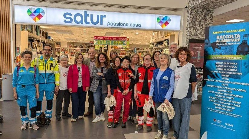 I volontari impegni nella raccolta alimentare I volontari impegni nella raccolta alimentare