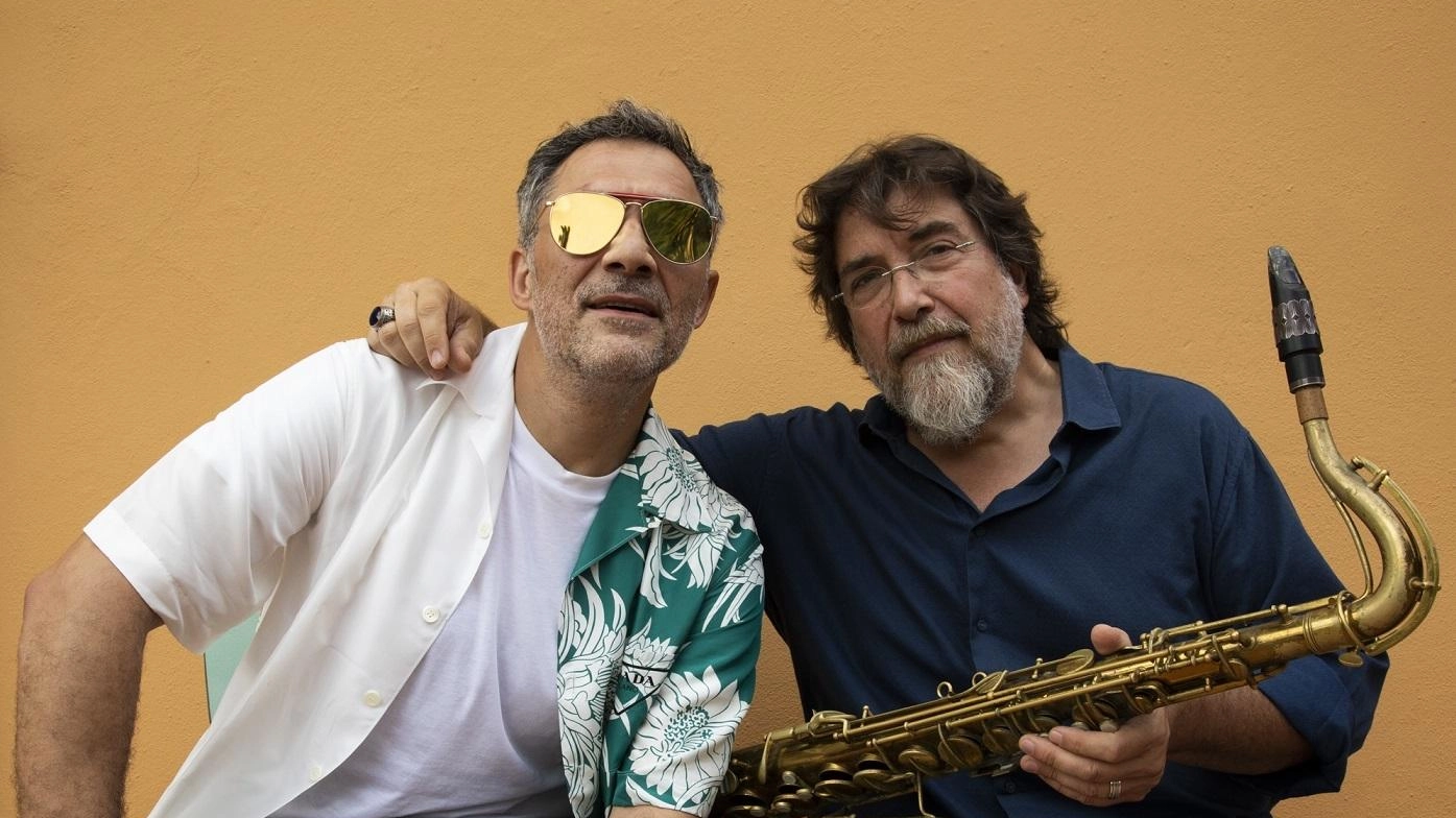 Il celebre attore perugino sabato a San Francesco al Prato con “Far away“: un viaggio di parole e note con il sassofonista Emanuele Cisi