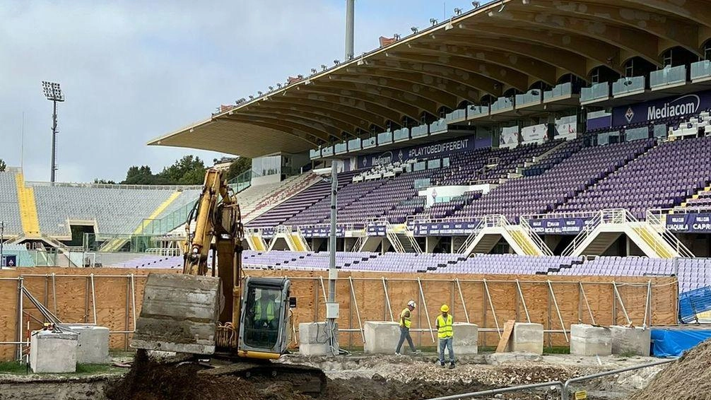Manca l’ok di Coni e Figc, poi partirà l’adeguamento dell’impianto da rugby anche per il calcio. La Fiorentina preferisce restare al Franchi per capienza e introiti. Scontro politico sul cronoprogramma. Manca l’ok di Coni e Figc, poi partirà l’adeguamento dell’impianto da rugby anche per il calcio. La Fiorentina preferisce restare al Franchi per capienza e introiti. Scontro politico sul cronoprogramma.