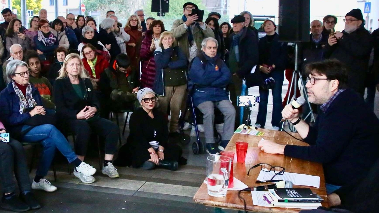 Comitati e sinistra d’opposizione si ritrovano all’assemblea di Fuori Binario Comitati e sinistra d’opposizione si ritrovano all’assemblea di Fuori Binario