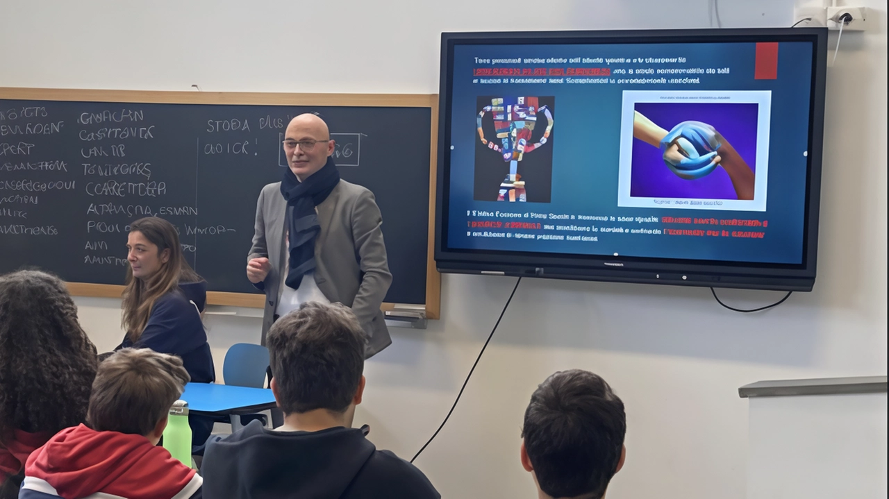 Il preside Luciano tagliaferri presenta nelle classi il nuovo progetto Il preside Luciano tagliaferri presenta nelle classi il nuovo progetto