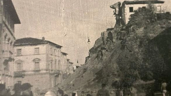 SANTA MARIA A MONTE Il 20 marzo del 1950 ci fu il crollo dell’antica Rocca di Castruccio Castracani. Terra e macerie...