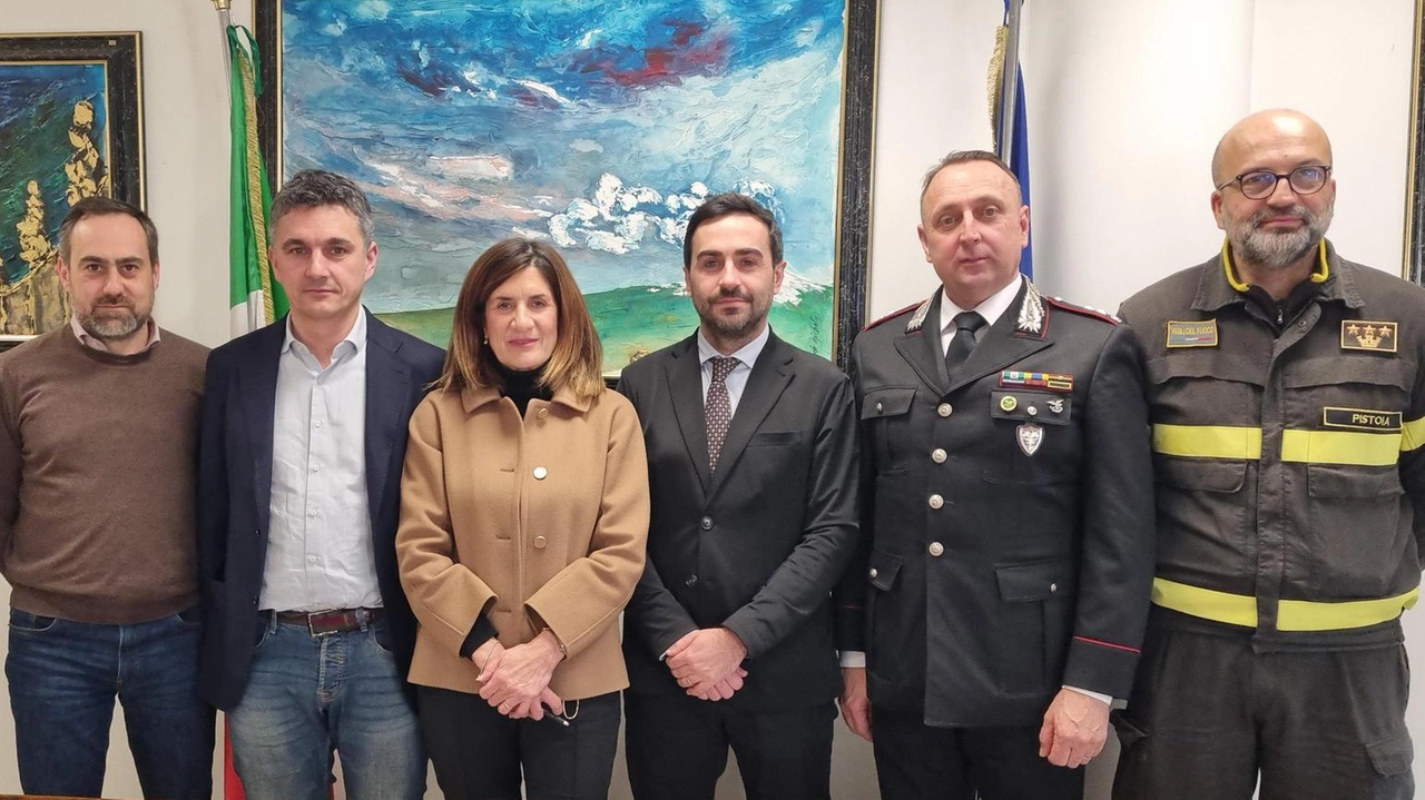 Un momento del vertice di ieri mattina in prefettura, a Pistoia Un momento del vertice di ieri mattina in prefettura, a Pistoia