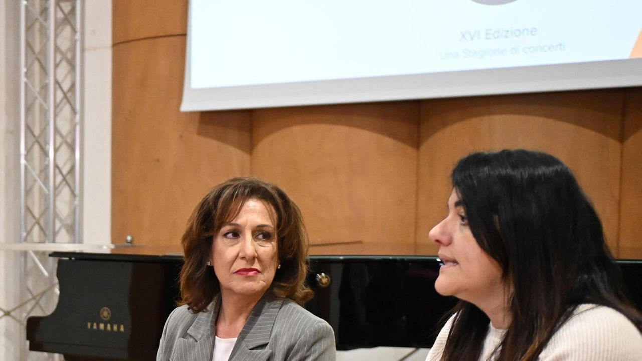 La presidente Maria Talarico e l’assessore alla Cultura, Mia Pisano ieri alla presentazione della stagione (foto Alcide) La presidente Maria Talarico e l’assessore alla Cultura, Mia Pisano ieri alla presentazione della stagione (foto Alcide)