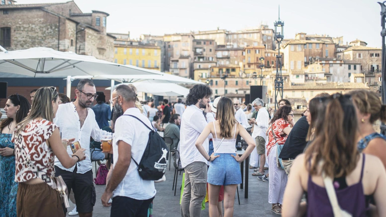 Dopo il successo durante Umbria Jazz, la Terrazza del Mercato Coperto resta aperta a grande richiesta Dopo il successo durante Umbria Jazz, la Terrazza del Mercato Coperto resta aperta a grande richiesta