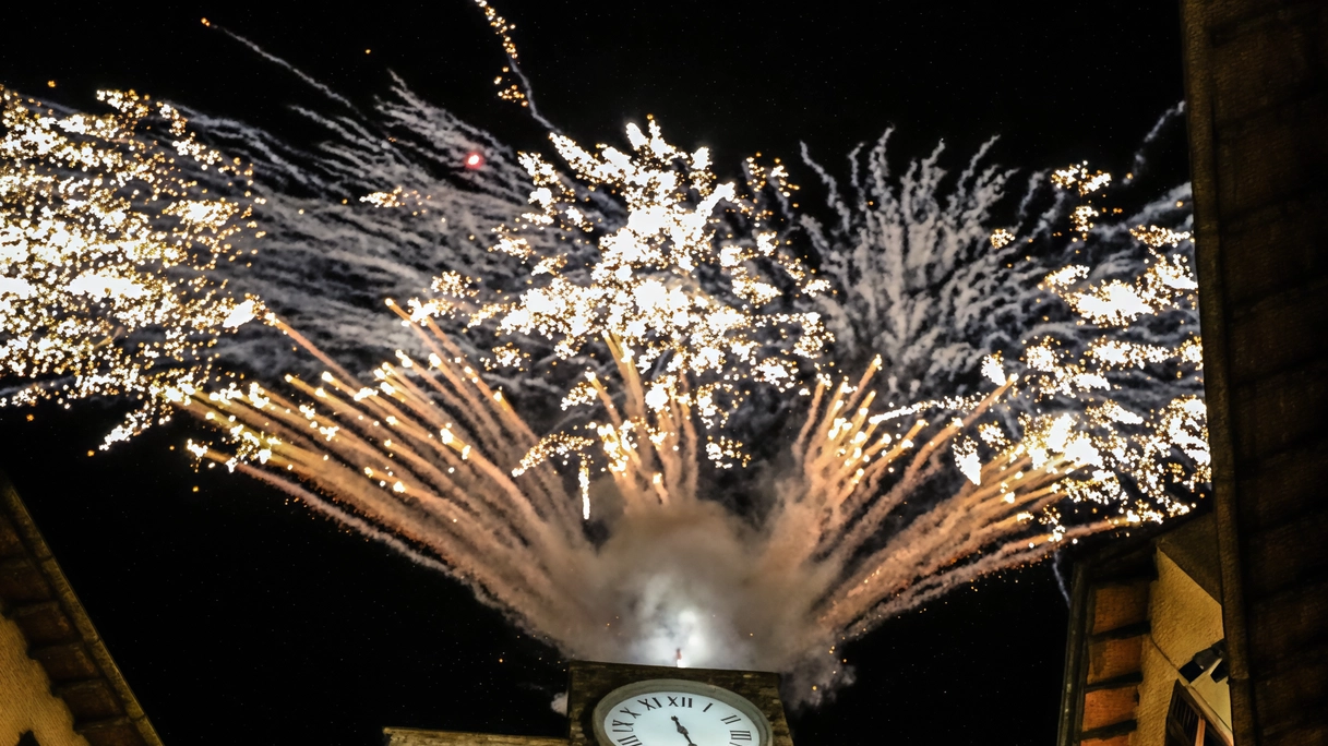 Il fine settimana di festa a Pontassieve per San Michele Arcangelo: eventi, musica, mostre e fuochi d'artificio nel centro storico, con migliaia di visitatori. Il fine settimana di festa a Pontassieve per San Michele Arcangelo: eventi, musica, mostre e fuochi d'artificio nel centro storico, con migliaia di visitatori.