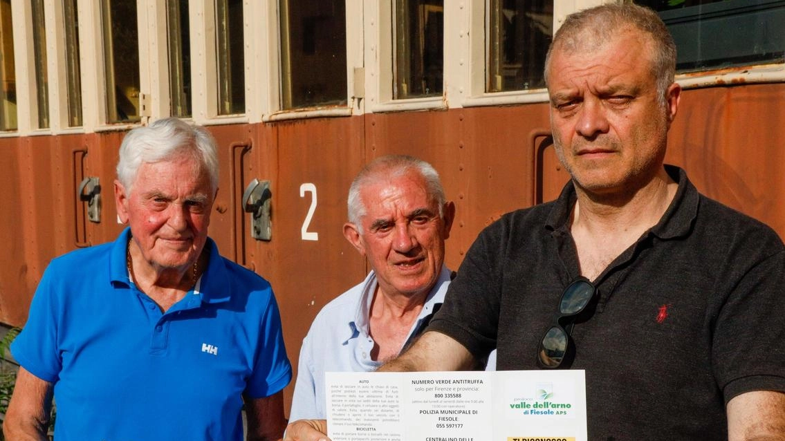 Raffica di raggiri, la Proloco stampa mille vademecum tra Compiobbi ed Ellera. Il presidente Cecconi: "Fenomeno dilagante, vogliamo dare un aiuto concreto".