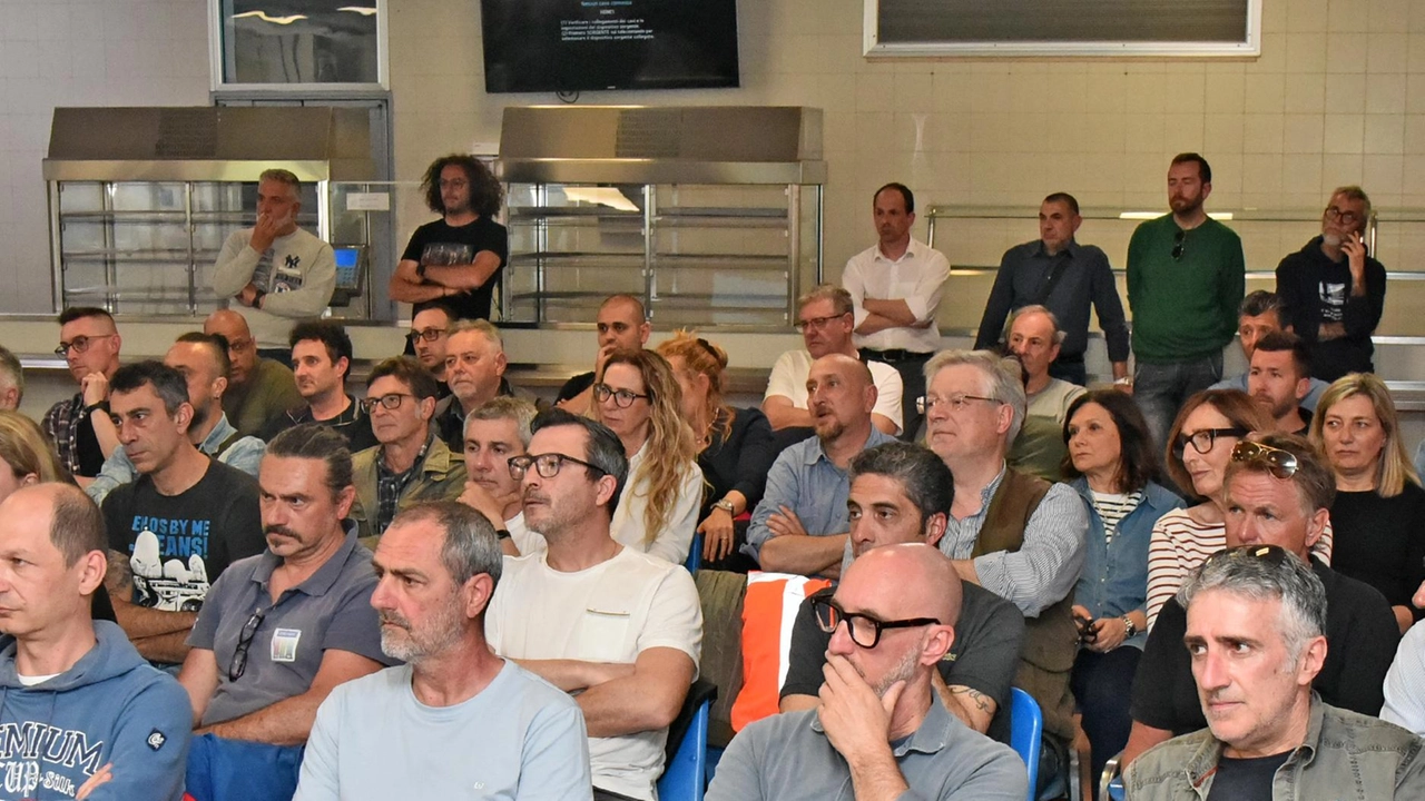 Un momento dell’assemblea di ieri allo stabilimento Venator di Scarlino (Foto Agostini) Un momento dell’assemblea di ieri allo stabilimento Venator di Scarlino (Foto Agostini)