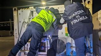 La droga era nascosta in un container nel porto di Livorno. In tutto sono stati sequestrati 40 chili di cocaina