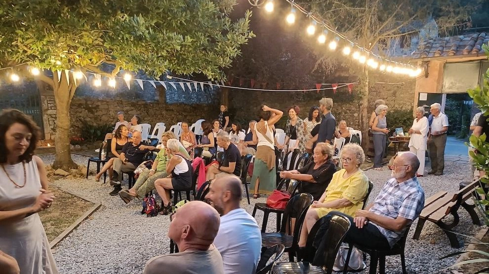 Nelle foto, gli spettatori di “Tempi moderni“ e alcuni dei momenti di spettacolo Nelle foto, gli spettatori di “Tempi moderni“ e alcuni dei momenti di spettacolo