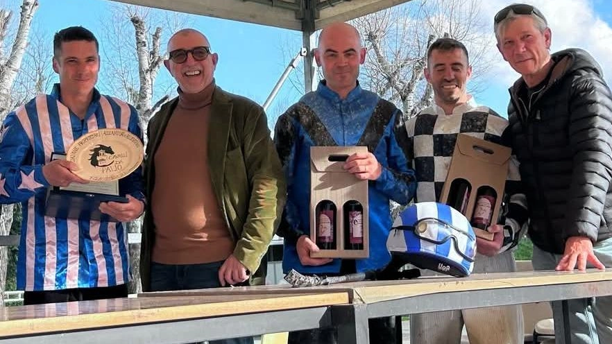 La premiazione del Memorial Viti vinto da Tittia (a sinistra). Secondo Migheli, terzo Siri