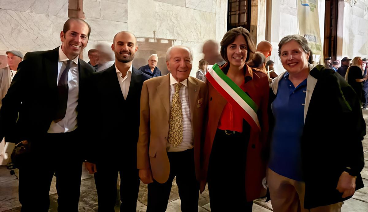 due altopascesi nel mondo premiati dall8217associazione il saluto di sindaco e assessori