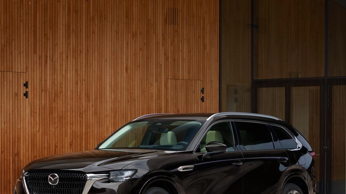 Eleganza e stile nelle auto firmate Mazda. La concessionaria Nuova 4M presenta una sinergia con la Camiceria Baldini Eleganza e stile nelle auto firmate Mazda. La concessionaria Nuova 4M presenta una sinergia con la Camiceria Baldini