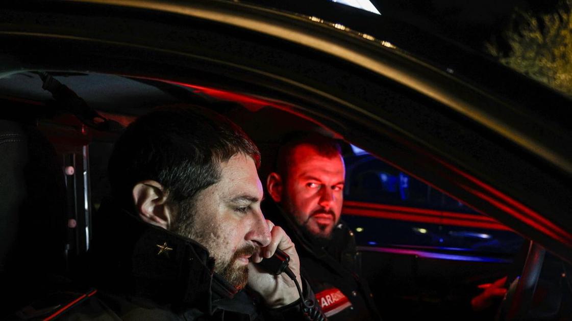 Sfondano il cancello dell’officina. Il blitz per rubare l’auto di lusso Sfondano il cancello dell’officina. Il blitz per rubare l’auto di lusso
