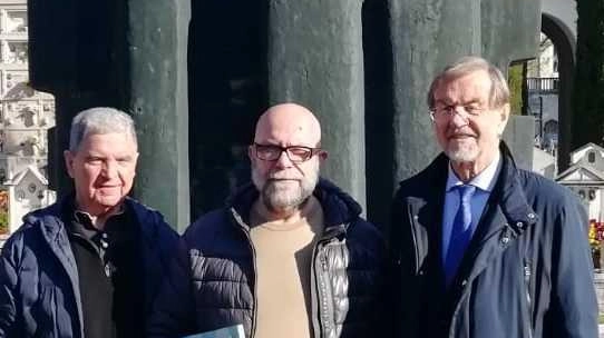 Una delegazione slovena visita il Sacrario degli Slavi a Sansepolcro e il campo di concentramento di Renicci, omaggiando i caduti della seconda guerra mondiale e rafforzando i legami di pace con l'Italia. Una delegazione slovena visita il Sacrario degli Slavi a Sansepolcro e il campo di concentramento di Renicci, omaggiando i caduti della seconda guerra mondiale e rafforzando i legami di pace con l'Italia.