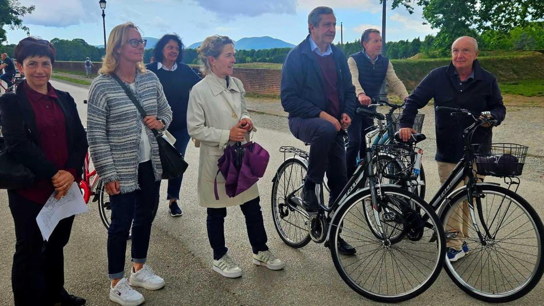 Mura, ripulire i paramenti esterni . Sopralluogo di Comitato e tecnici: decise le priorità per il monumento