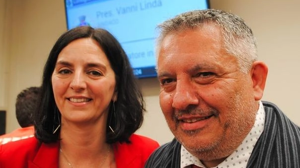La sindaca Linda Vanni con Marco Bonciolini, capogruppo della coalizione di maggioranza e presidente della commissione rigenerazione La sindaca Linda Vanni con Marco Bonciolini, capogruppo della coalizione di maggioranza e presidente della commissione rigenerazione