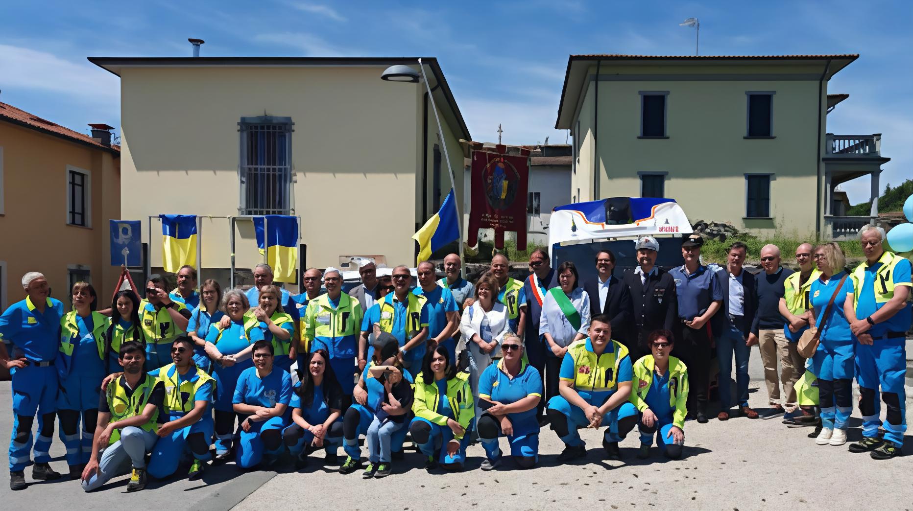 Misericordia Piazza al Serchio. Ambulanza e mezzo attrezzato Misericordia Piazza al Serchio. Ambulanza e mezzo attrezzato