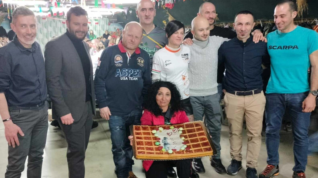 Tamara Nofri insieme agli amici del progetto di solidarietà Tamara Nofri insieme agli amici del progetto di solidarietà