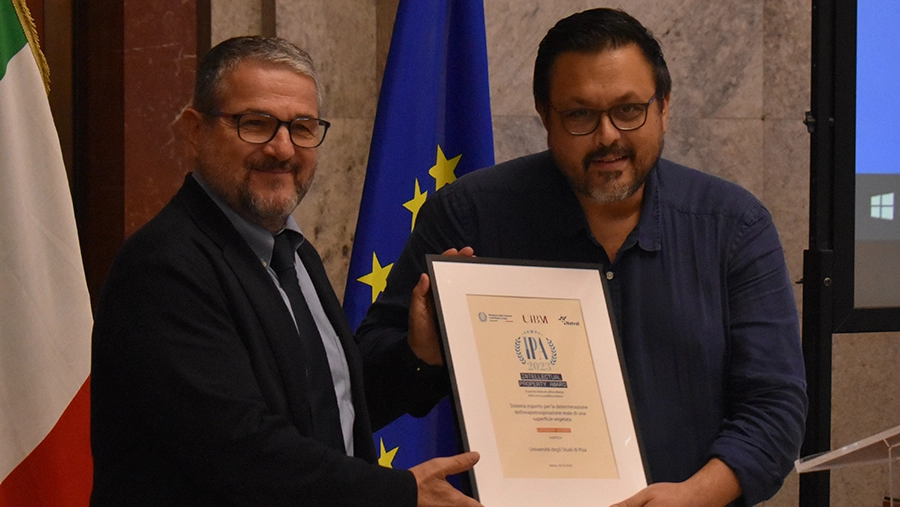 La consegna del premio a Giovanni Rallo La consegna del premio a Giovanni Rallo
