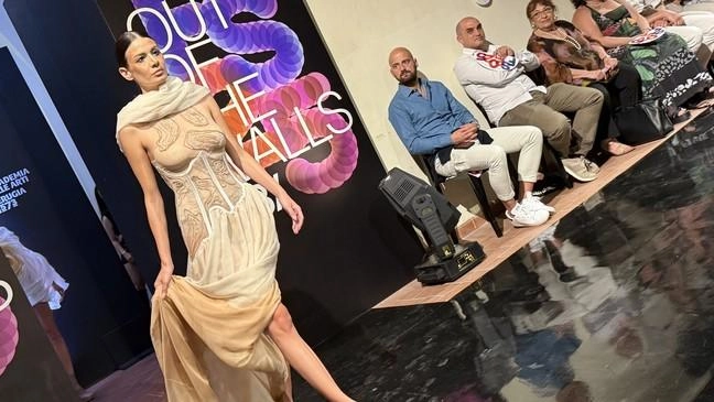 PERUGIA – Arte, tessuti, artigianalità e contaminazioni tra culture del mondo della moda per una serata glamour sotto le stelle,... PERUGIA – Arte, tessuti, artigianalità e contaminazioni tra culture del mondo della moda per una serata glamour sotto le stelle,...